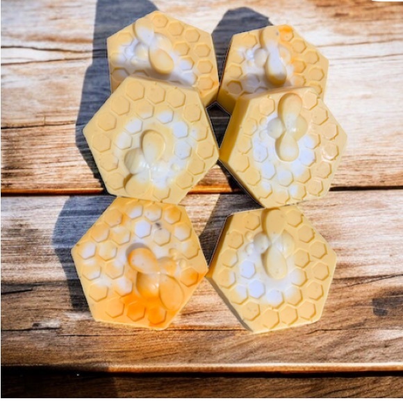 Hand Crafted Oatmeal Honey & Milk Soap Bar - Picture 2 of 7